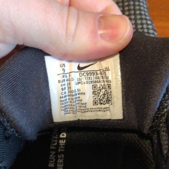 Nike ZoomX Invincible Run Flyknit 2 Woman’s DC9993-001 - Picture 6 of 9